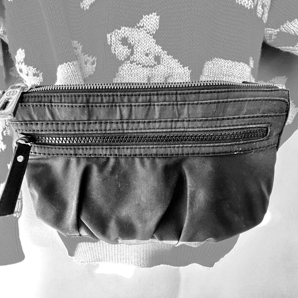 Lululemon Waist Bag Travel Sling Black Cross Body Chunky Metal Zip Front Pocket - Picture 5 of 9